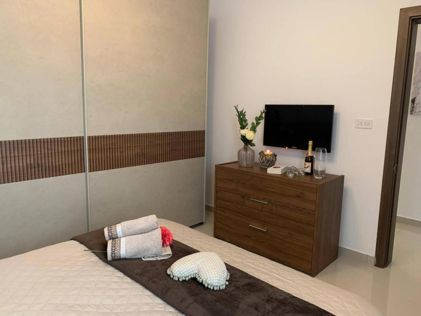 Fl 1 Ta'Lonza Luxury With Hot Tub By Homely 멜리에하 외부 사진