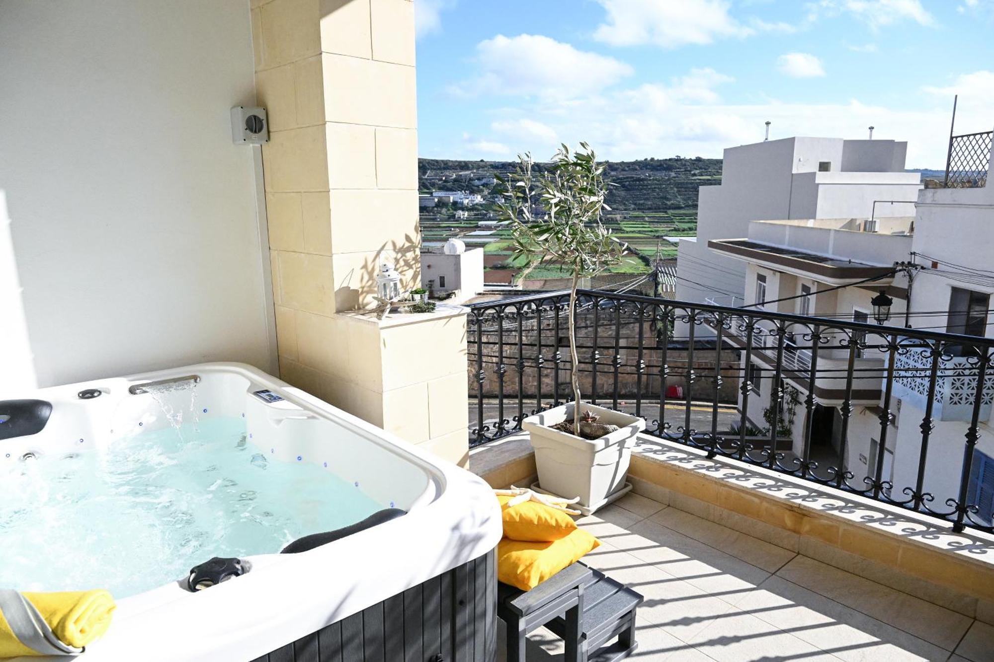 Fl 1 Ta'Lonza Luxury With Hot Tub By Homely 멜리에하 외부 사진
