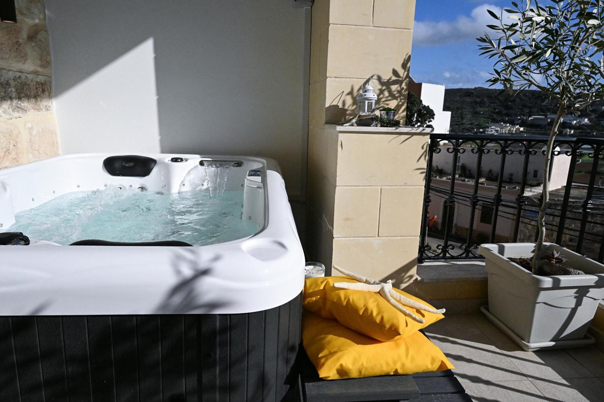 멜리에하 Ta'Lonza Luxury Near Goldenbay With Hot Tub App1 아파트 외부 사진