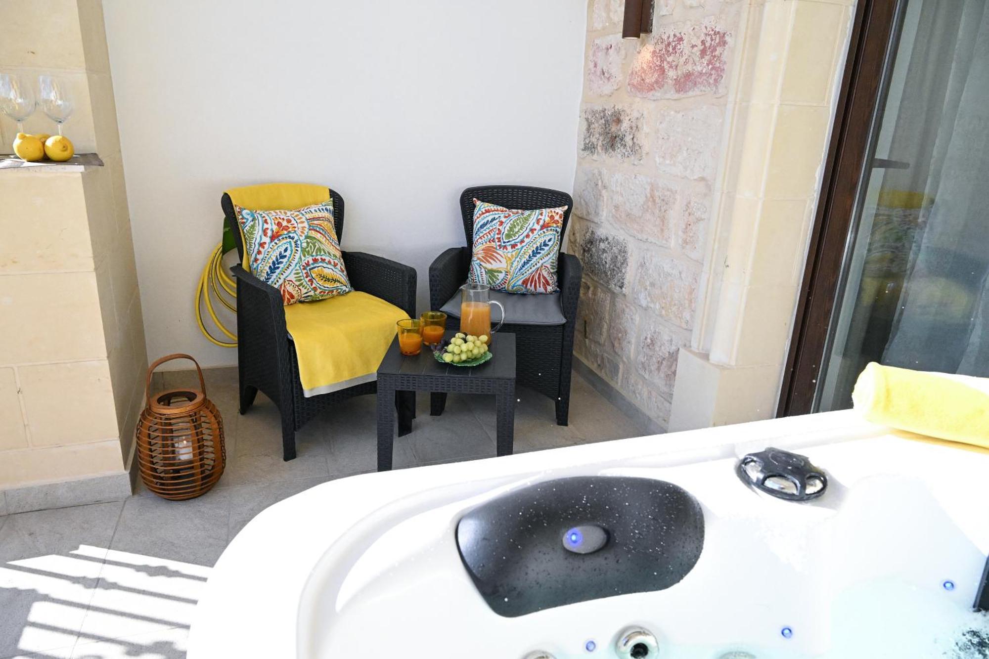 Fl 1 Ta'Lonza Luxury With Hot Tub By Homely 멜리에하 외부 사진